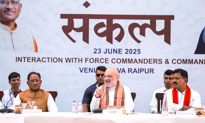 केंद्रीय गृह एवं सहकारिता मंत्री श्री अमित शाह ने आज छत्तीसगढ़ के नवा रायपुर में सुरक्षा बलों के जवानों के साथ संवाद किया
