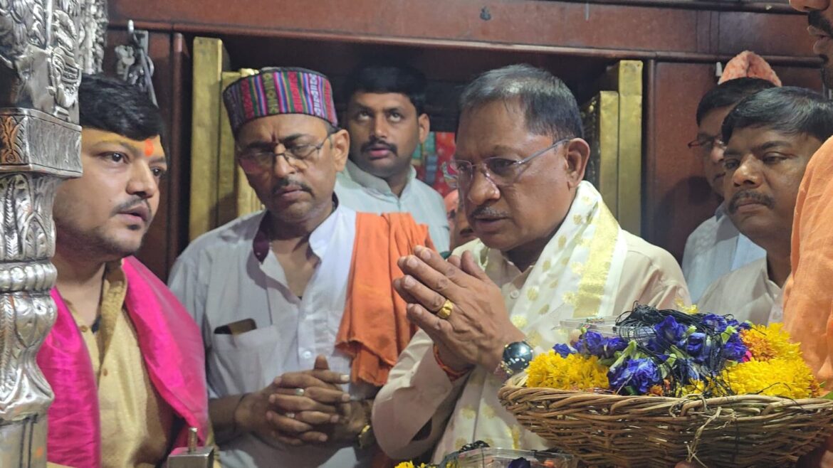 ‘काशी के कोतवाल’ श्री काल भैरव जी के दरबार में मुख्यमंत्री श्री विष्णुदेव साय ने की पूजा-अर्चना