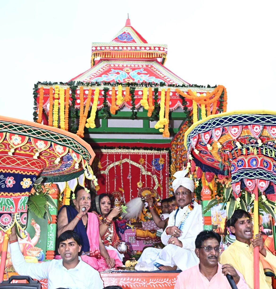 परंपरागत श्रद्धा-भक्ति और उल्लास के वातावरण में निकाली गई भव्य रथयात्रा