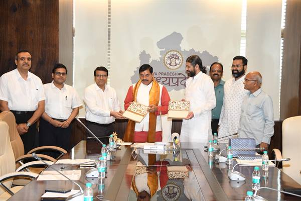 योजना, आर्थिक एवं सांख्यिकी विभाग और आर्ट ऑफ लिविंग संस्था के व्यक्तित्व विकास केन्द्र ने किया एम.ओ.यू का आदान-प्रदान