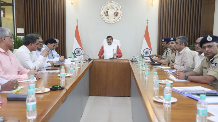 नक्सल प्रभावित क्षेत्रों में जनविश्वास की भावना मजबूत करने के निरंतर हों प्रयास :मुख्यमंत्री डॉ. यादव