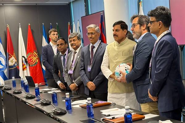 मुख्यमंत्री डॉ. यादव ने किया LaLiga मुख्यालय का भ्रमण