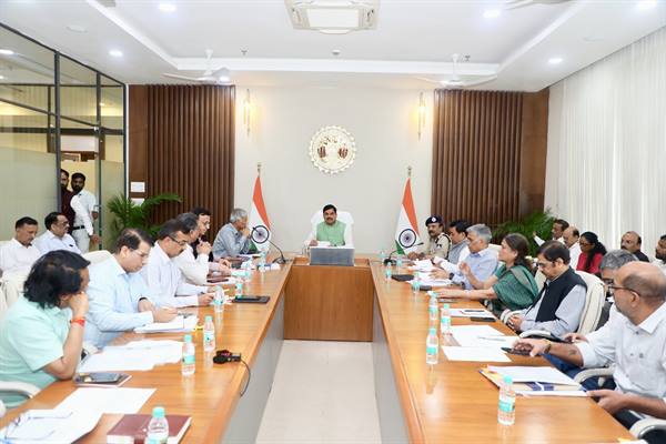 मुख्यमंत्री डॉ. यादव ने समस्याओं को तत्परता से निराकरण करने वाले जिले और अधिकारियों को दी बधाई