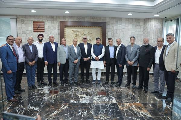 दुबई के टेक्सटाइल व्यवसायियों ने प्रदेश से जुड़ने में रूचि जताई