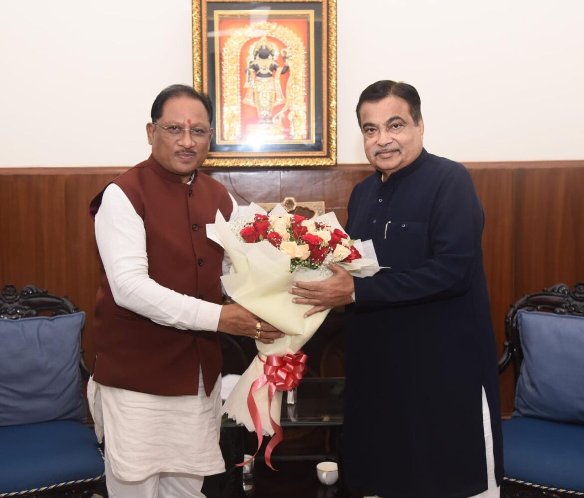 राज्य की सड़कों और विकास योजनाओं पर चर्चा करने आज शाम केंद्रीय मंत्री नितिन गडकरी से मिले मुख्यमंत्री विष्णुदेव साय