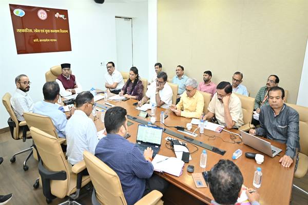सहकारिता मंत्री की विभागीय समीक्षा बैठक