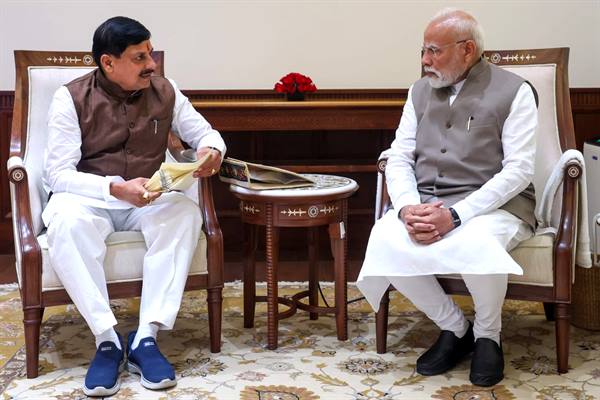 मुख्यमंत्री डॉ. यादव की प्रधानमंत्री से पार्लियामेंट हाउस नई दिल्ली में मुलाकात