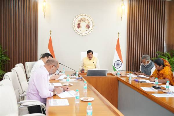 मुख्यमंत्री ने की ग्रामीण जल आपूर्ति की सतत और टिकाऊ संचालन-संधारण नीति पर की चर्चा