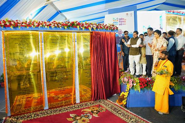मुख्यमंत्री ने सीहोर के बड़ियाखेड़ी में नई औद्योगिक इकाइयों का भूमि-पूजन और आशय-पत्र का किया वितरण