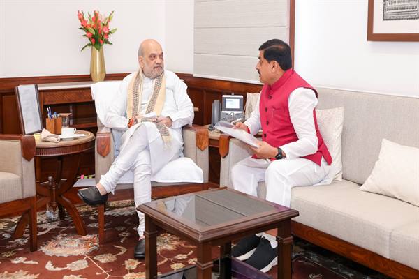 मुख्यमंत्री डॉ. मोहन यादव ने मंगलवार को नई दिल्ली में केंद्रीय गृह एवं सहकारिता मंत्री श्री अमित शाह से सौजन्य भेंट की