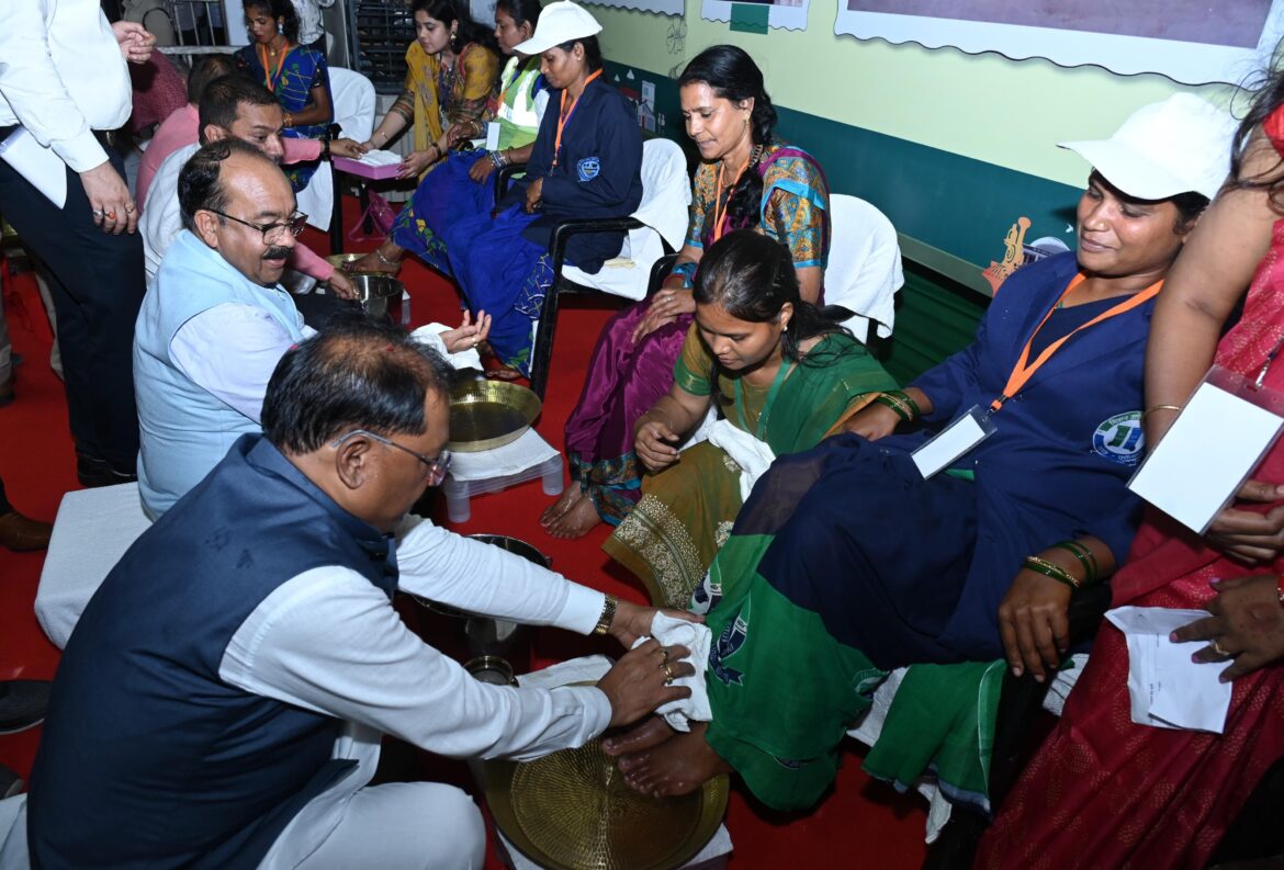 स्वच्छता में छत्तीसगढ़ को राष्ट्रीय स्तर पर प्रतिष्ठित करने में स्वच्छता दीदियों का अमूल्य योगदान : मुख्यमंत्री श्री विष्णुदेव साय