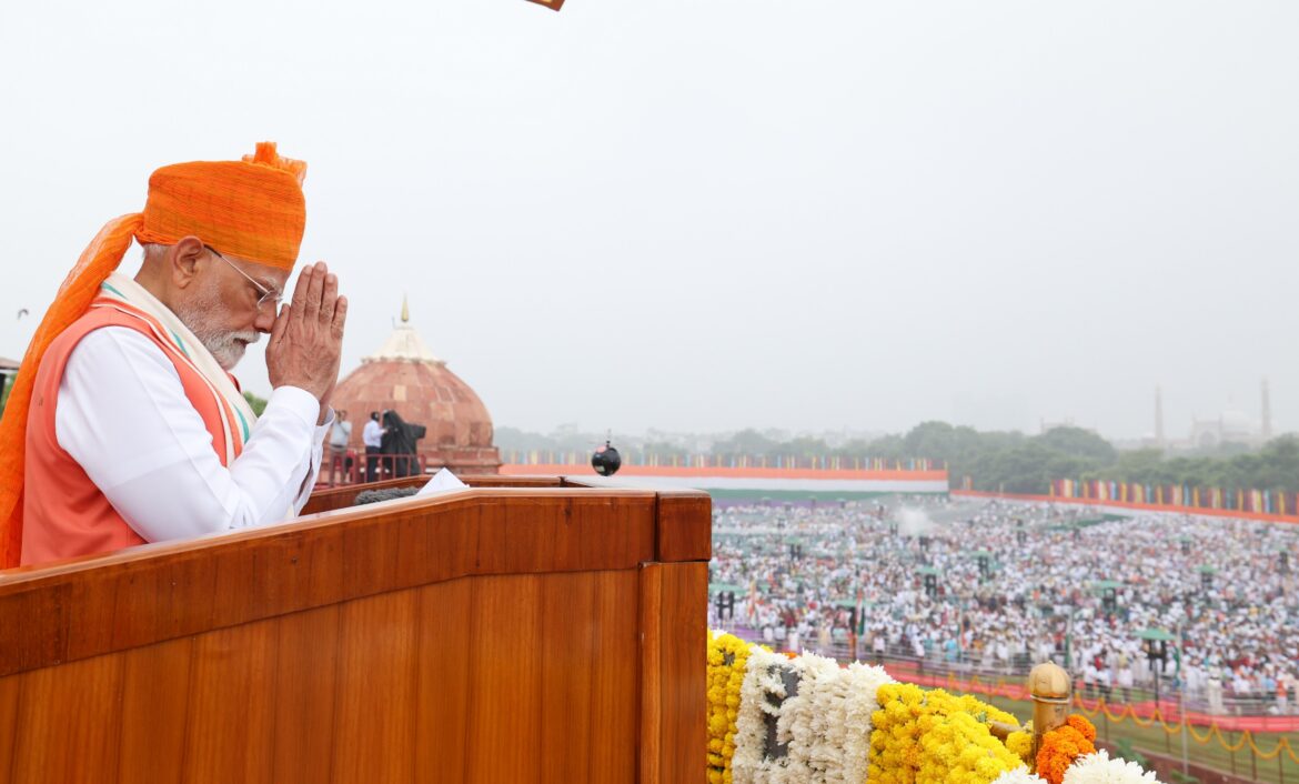 लाल किले से पीएम मोदी का रिकॉर्ड-तोड़ भाषण: 103 मिनट में किए कई बड़े ऐलान