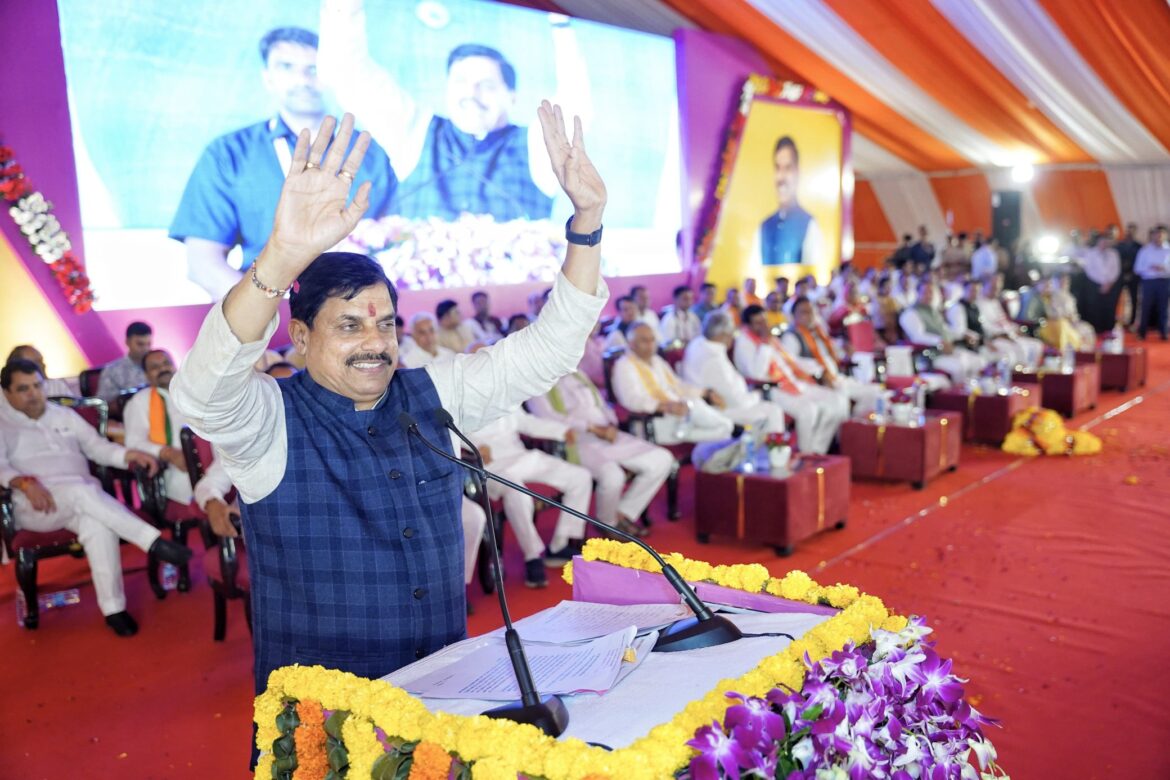 मुख्यमंत्री डॉ. मोहन यादव ने की घोषणाएँ: लाड़ली बहनों को दीपावली से मिलेंगे ₹1500, शिवपुरी के विकास को मिली गति