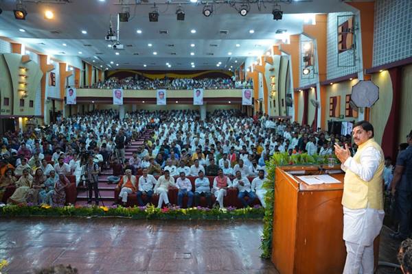 मुख्यमंत्री डॉ. यादव और विधानसभा अध्यक्ष श्री तोमर ने वाद-विवाद प्रतियोगिता के विजेताओं को किया पुरस्कृत