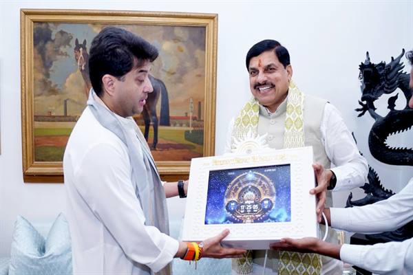 केंद्रीय मंत्री श्री सिंधिया ने वैदिक घड़ी की पहल को सराहा