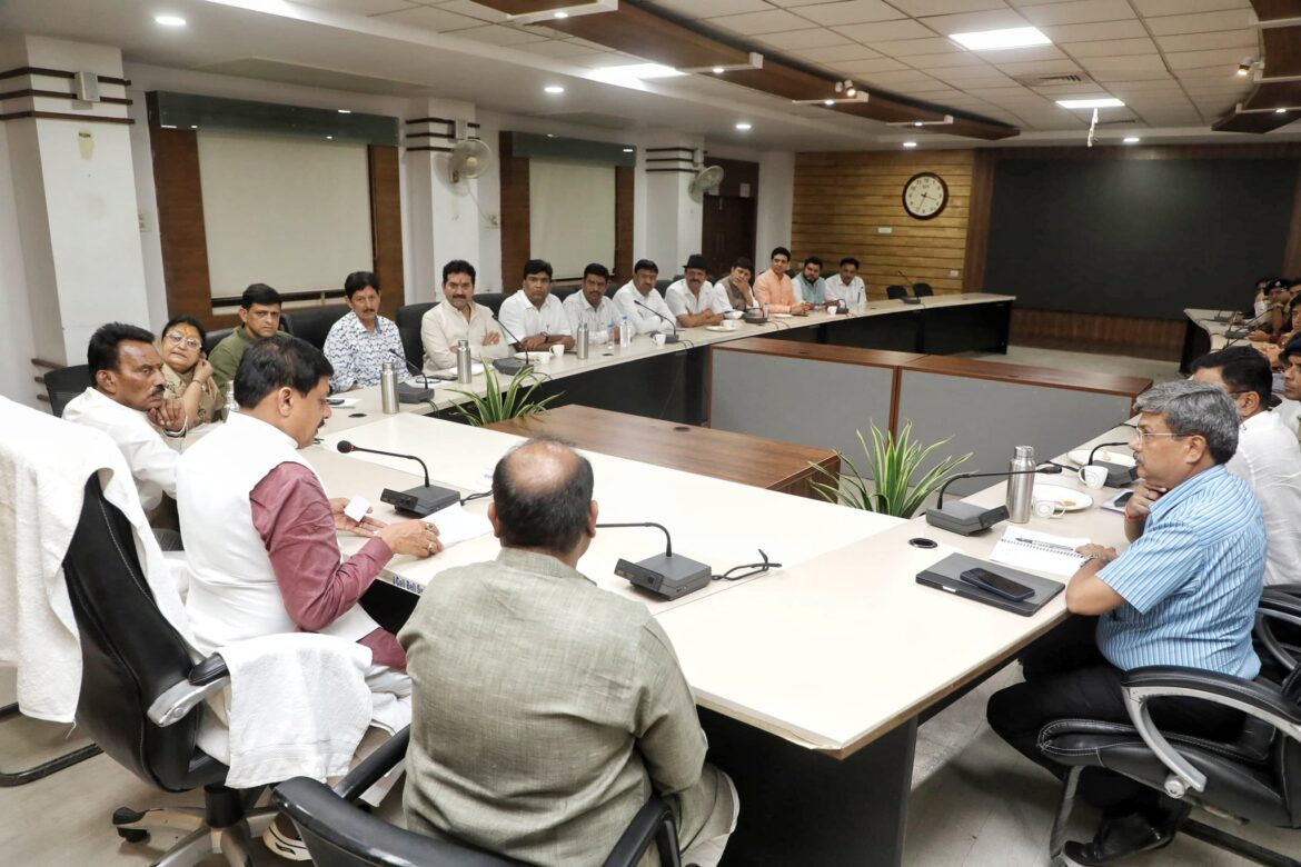 मुख्यमंत्री ने अस्पतालों में साफ-सफाई के लिए ‘सेवा पर्व’ अभियान चलाने के निर्देश दिए।