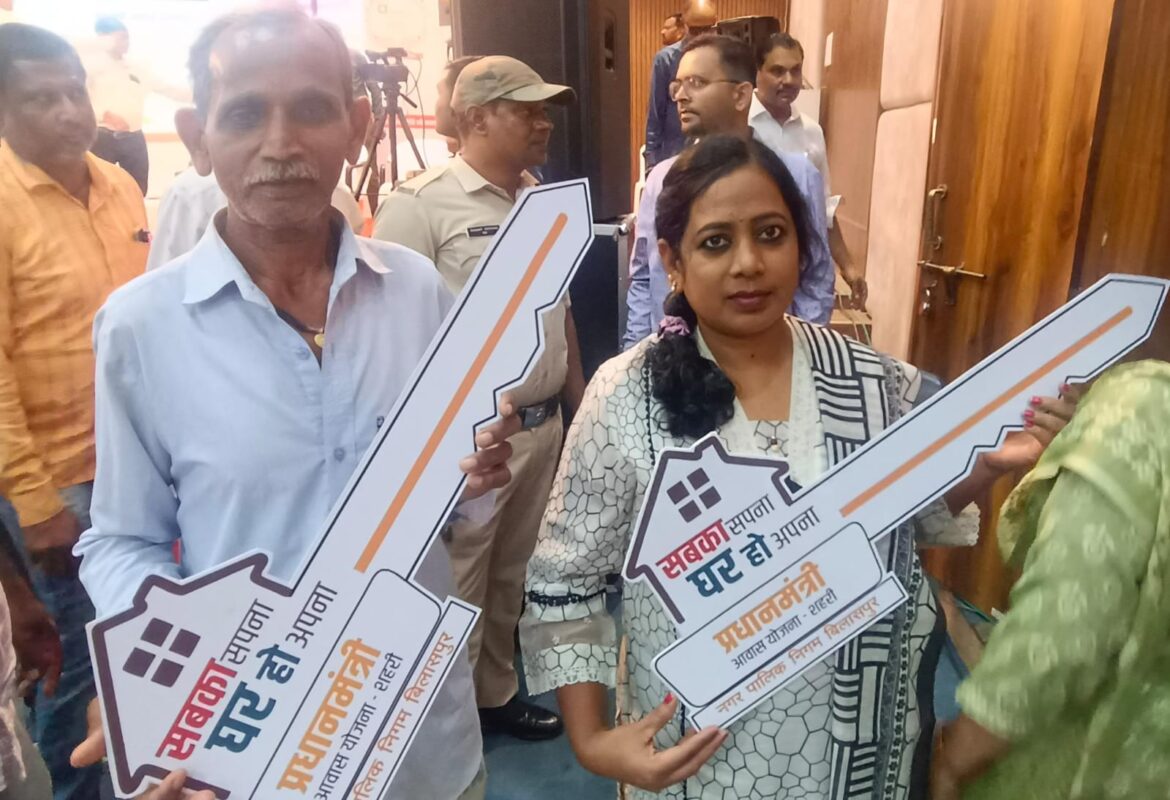 सफलता की कहानी: पक्का आशियाना मिलने से खिले चेहरे