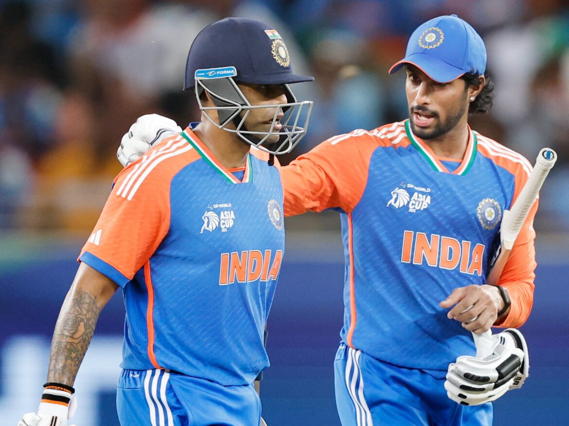 भारत ने पाकिस्तान को 7 विकेट से हराया: कुलदीप और सूर्यकुमार का धमाल!