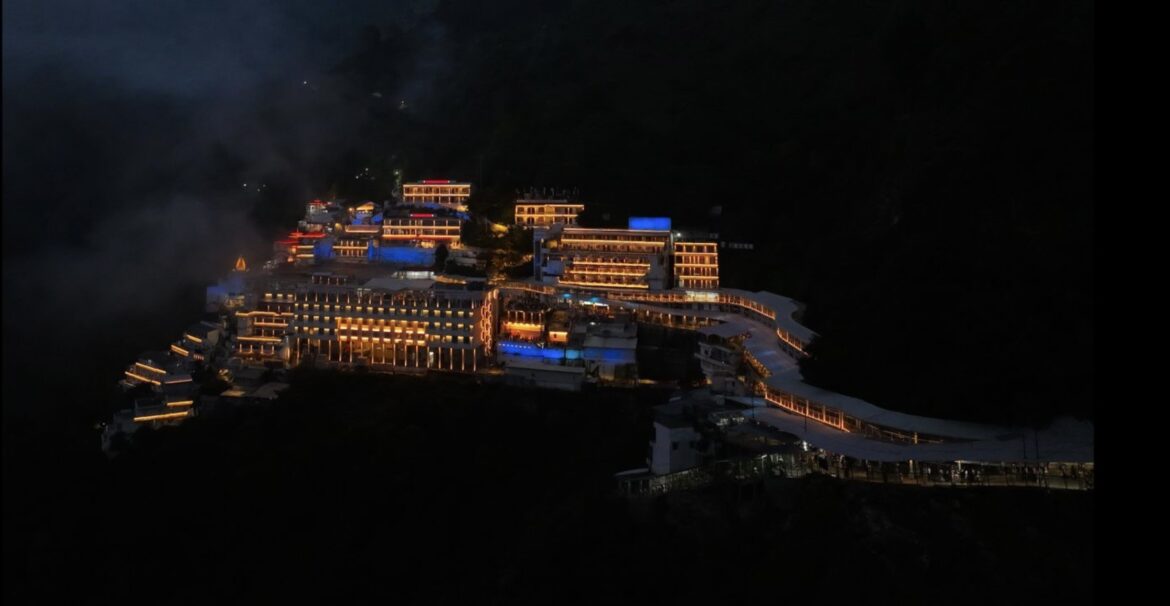 19 दिन बाद भी नहीं शुरू हो पाई वैष्णो देवी यात्रा, श्रद्धालुओं को करना होगा और इंतज़ार