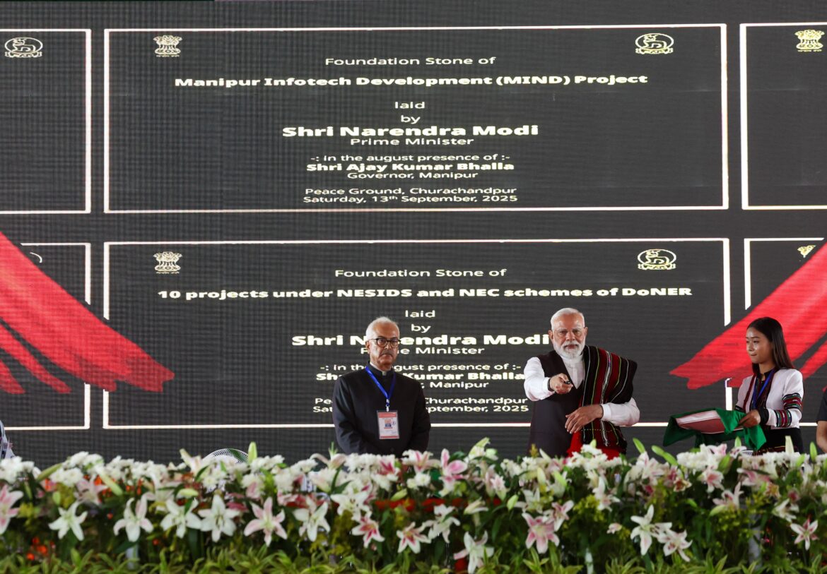 प्रधानमंत्री मोदी ने मणिपुर का दौरा किया: विकास और शांति का संदेश