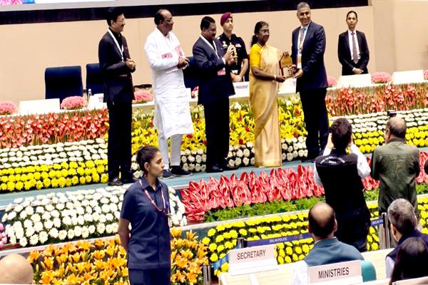 राष्ट्रपति ने किया मध्य प्रदेश को सम्मानित: ‘आदि कर्मयोगी अभियान’ में प्रदेश का उत्कृष्ट प्रदर्शन