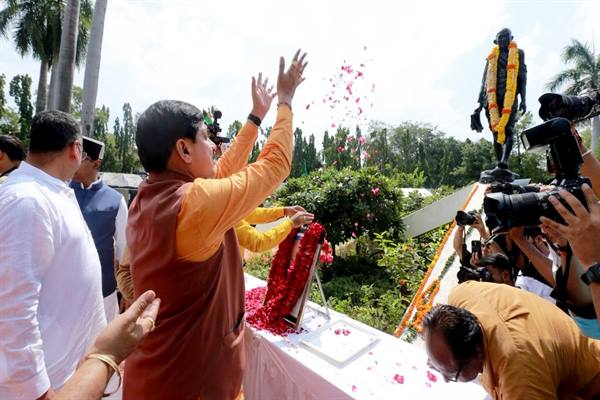 मुख्यमंत्री डॉ. मोहन यादव ने महात्मा गांधी को दी श्रद्धांजलि, स्वदेशी विचारों को बताया वर्तमान का प्रेरणा-पुंज