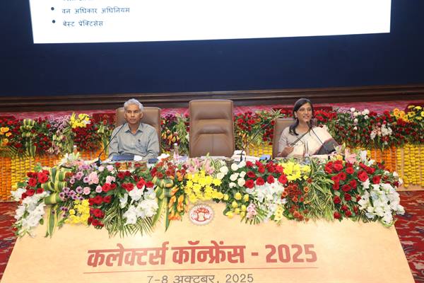 विकसित प्रदेश की नींव ग्रामीण विकास: मुख्य सचिव श्री जैन ने कलेक्टर्स को दिए निर्देश