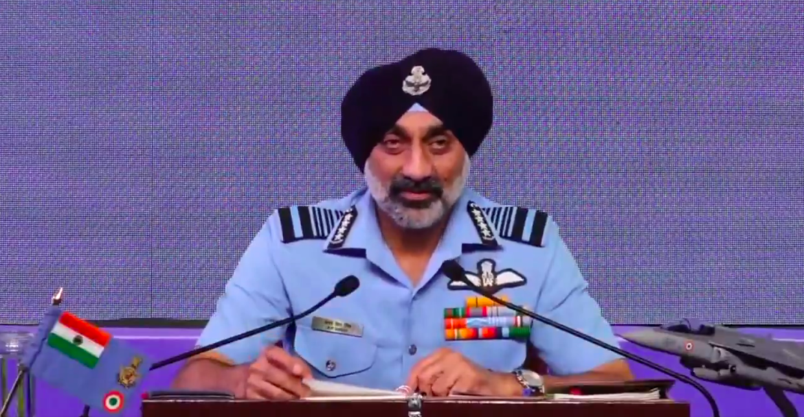‘मनोहर कहानियाँ’ हैं पाकिस्तान के दावे: एयरचीफ मार्शल एपी सिंह बोले- 5 फाइटर जेट तबाह किए, सबूत है तो दिखाएं