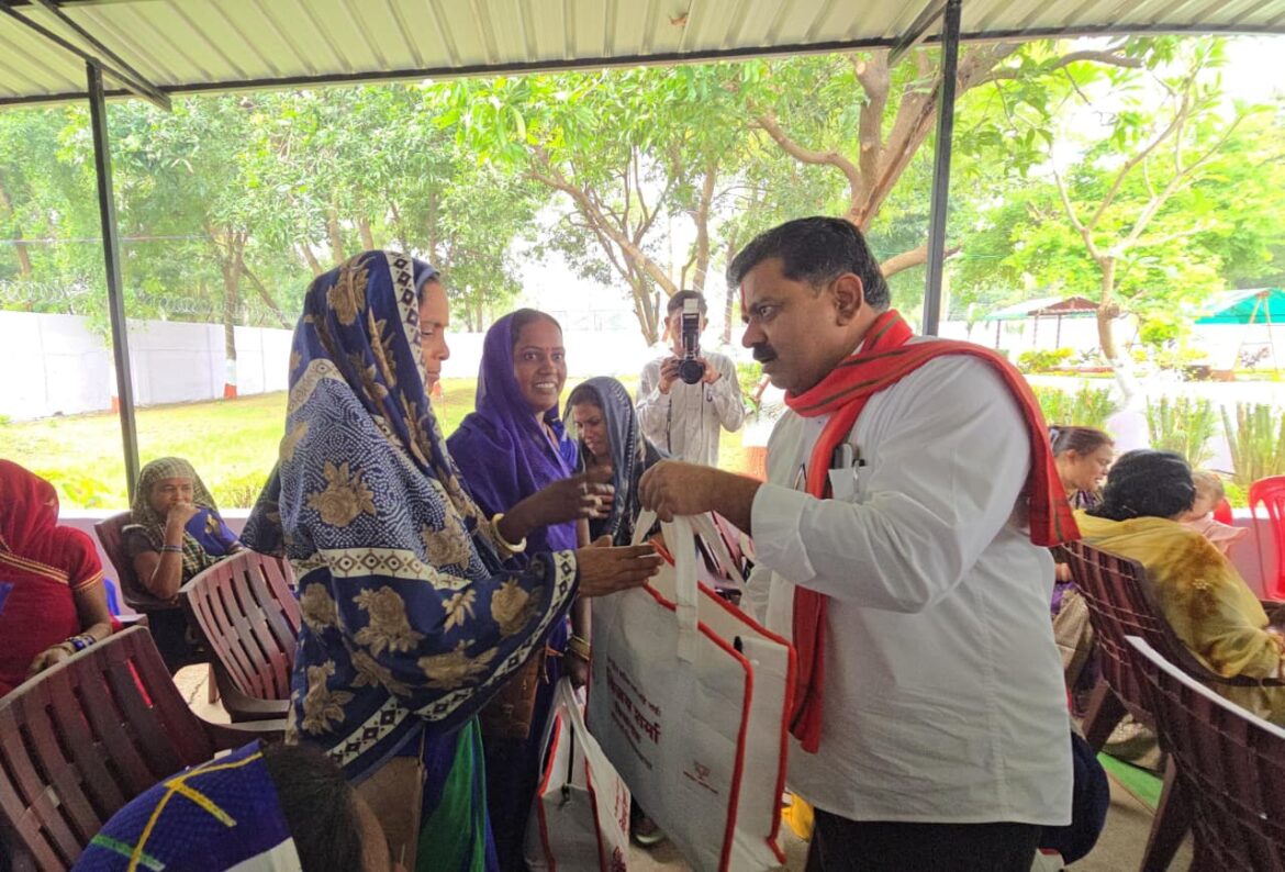 प्रदेश में पहली बार दीपावली पर उपमुख्यमंत्री श्री विजय शर्मा ने किया स्वच्छता दीदियों व कमांडो के साथ जलपान एवं स्नेहिल सम्मान