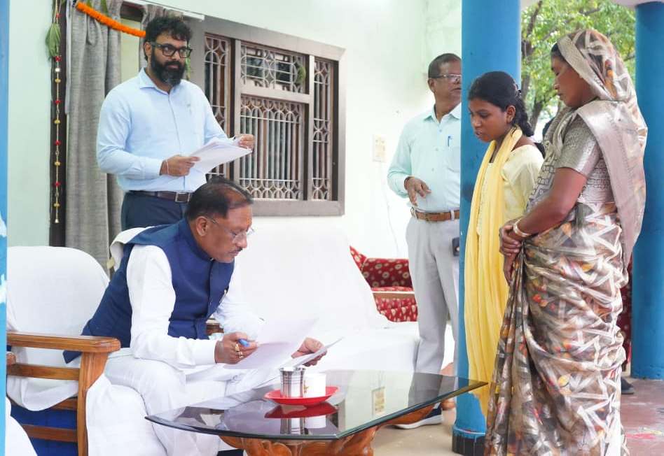 मुख्यमंत्री श्री विष्णु देव साय ने बगिया में सुनी आम जनता की समस्याएं