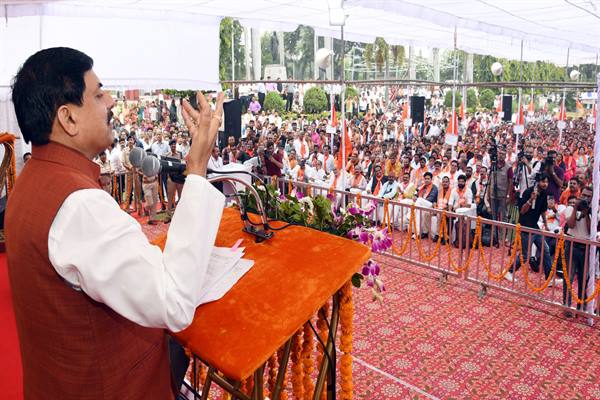 कर्मचारियों के सहयोग के बिना सरकार की सफलता संभव नहीं: मुख्यमंत्री डॉ. मोहन यादव