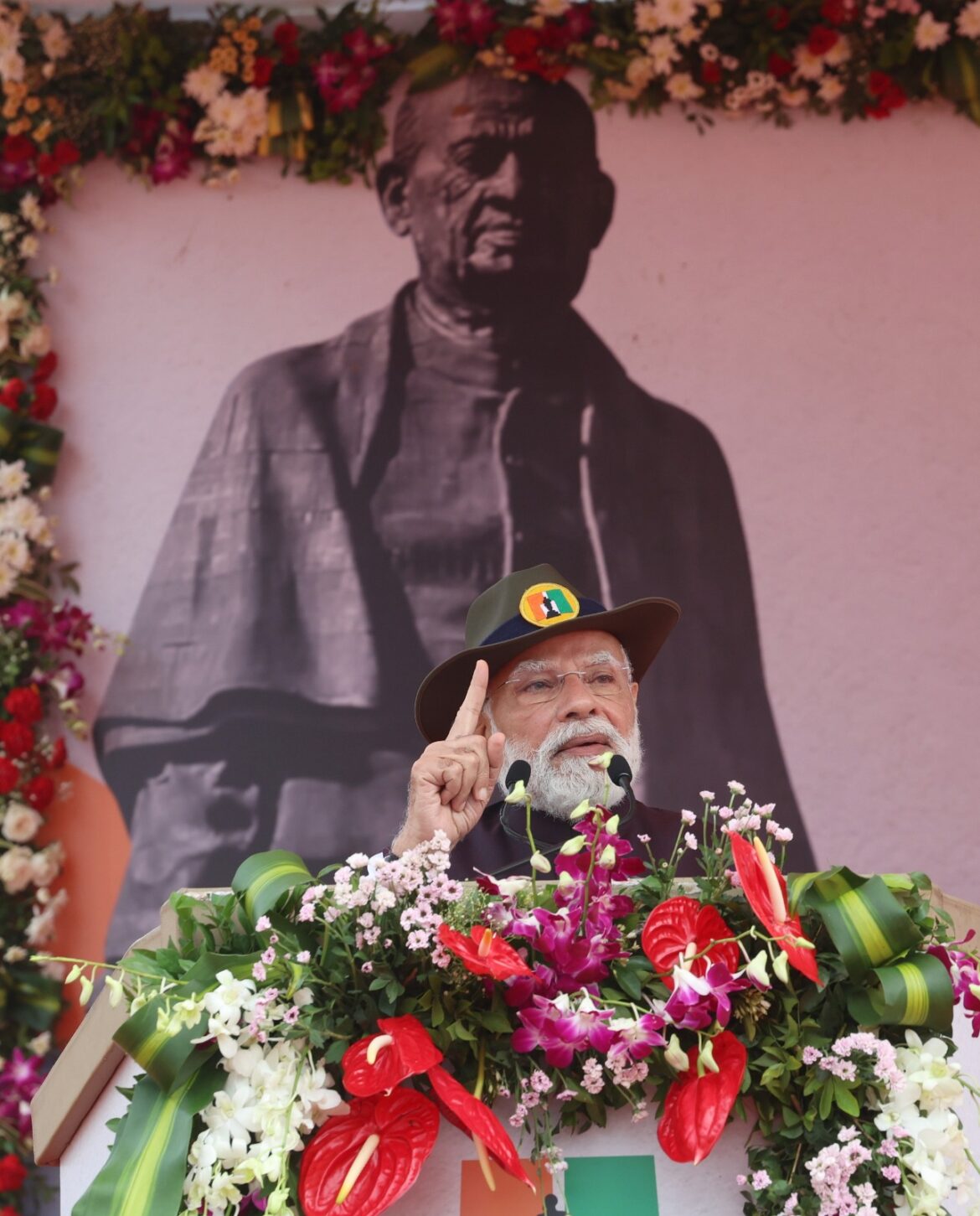 पीएम मोदी ने राष्ट्रीय एकता दिवस पर सरदार पटेल को किया याद, कांग्रेस पर साधा निशाना