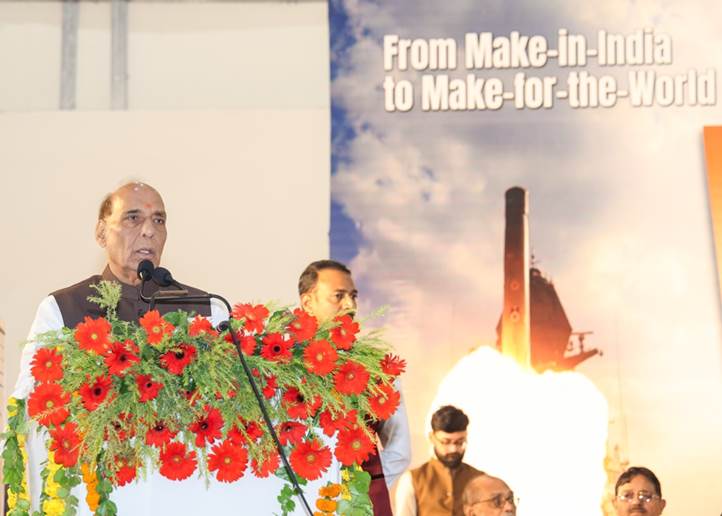 लखनऊ से स्वदेशी ब्रह्मोस मिसाइल के पहले बैच को हरी झंडी