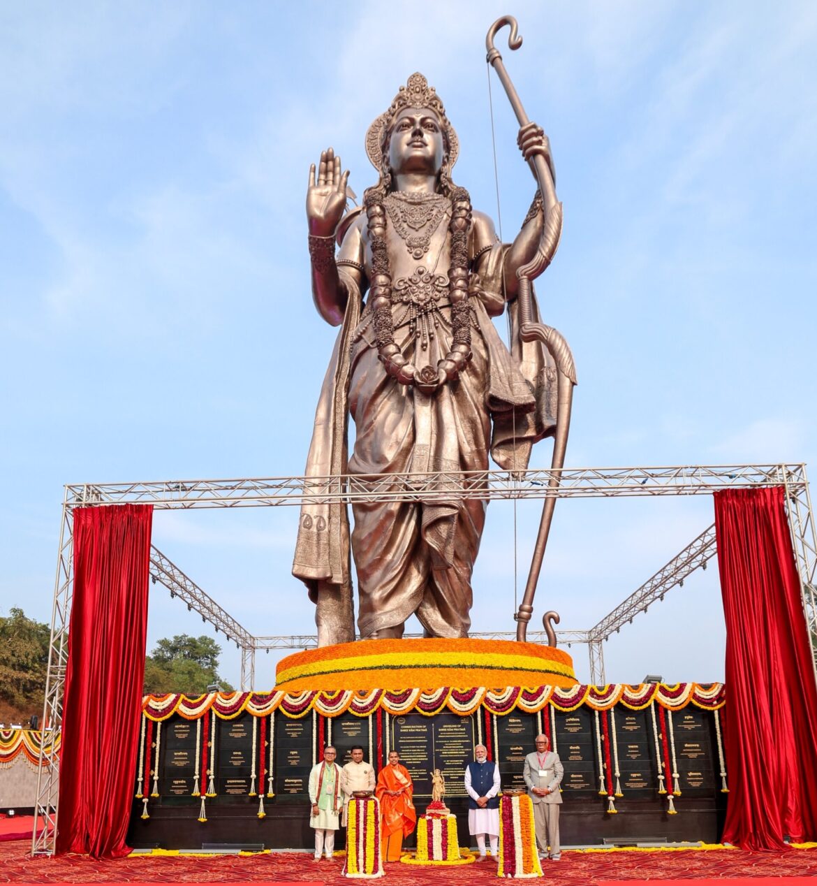 प्रधानमंत्री ने गोवा में 77 फीट ऊंची श्रीराम प्रतिमा का किया अनावरण, कर्नाटक में किया गीता पाठ