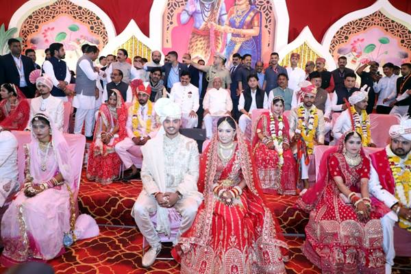 मुख्यमंत्री डॉ. मोहन यादव ने किया सामूहिक विवाह में पुत्र का पाणिग्रहण संस्कार