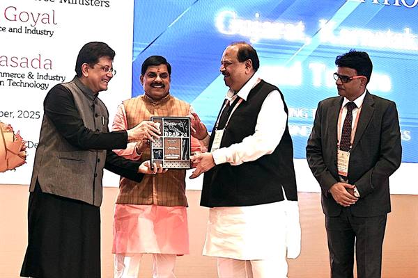 मध्यप्रदेश ‘टॉप अचीवर स्टेट’ के रूप में सम्मानित; मुख्यमंत्री डॉ. मोहन यादव ने ‘उद्योग समागम’ में पुरस्कार प्राप्त किया