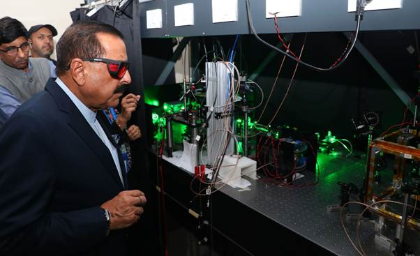 आईआईटी बॉम्बे में क्वांटम अनुसंधान को मिला बढ़ावा: डॉ. जितेंद्र सिंह ने लिक्विड हीलियम सुविधा का उद्घाटन किया