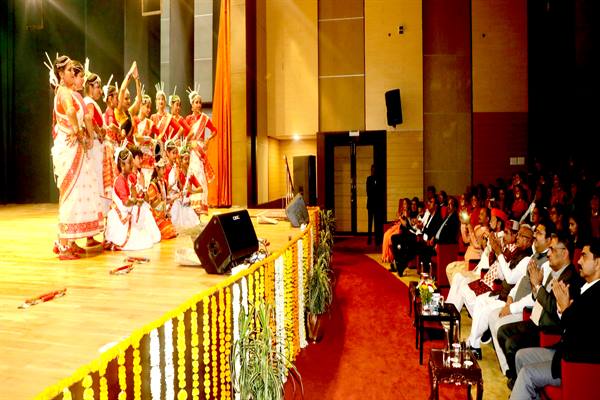 ‘एक भारत-श्रेष्ठ भारत’ की भावना से सराबोर: उत्तराखंड-झारखंड स्थापना दिवस समारोह