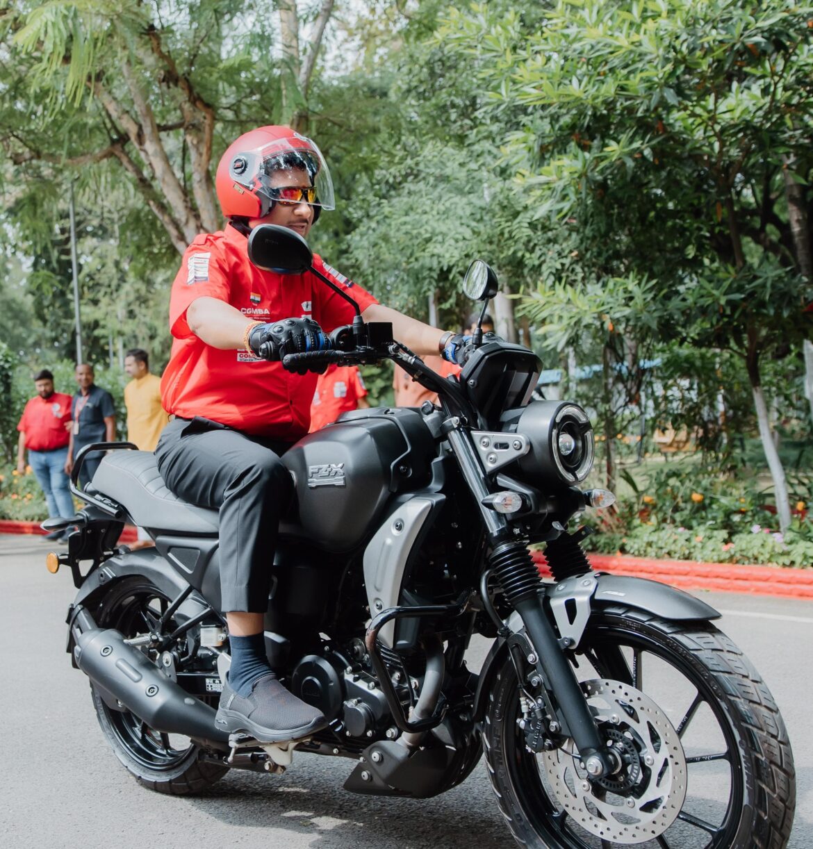 मुख्यमंत्री श्री विष्णुदेव साय ने स्वयं बाइक चलाकर युवाओं को दिया सुरक्षित ड्राइविंग का संदेश