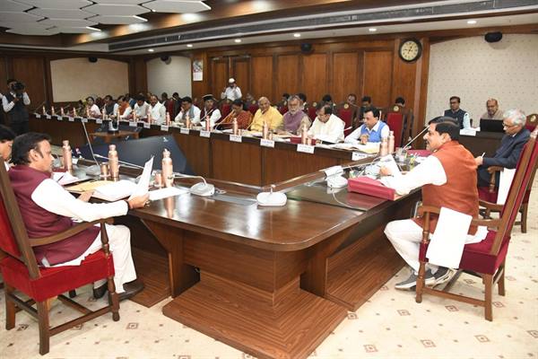 कैबिनेट बैठक के बड़े फैसले: शहीद के परिवार को 1 करोड़ और नौकरी, निकाय अध्यक्ष का चुनाव अब सीधा