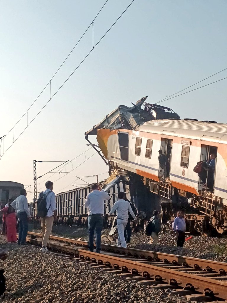 बिलासपुर ट्रेन हादसा: मालगाड़ी से टकराई मेमू लोकल, 7 यात्रियों की मौत की पुष्टि