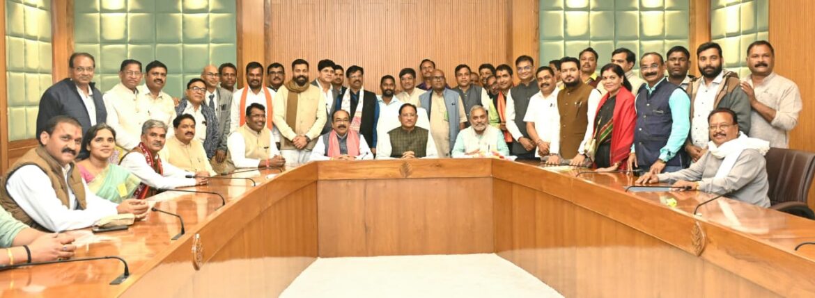 मुख्यमंत्री श्री साय से साहू समाज के प्रतिनिधिमंडल ने की सौजन्य मुलाकात