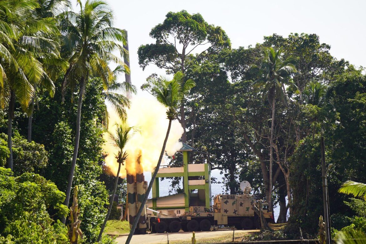 भारतीय सेना ने बंगाल की खाड़ी में किया ब्रह्मोस मिसाइल का सफल परीक्षण