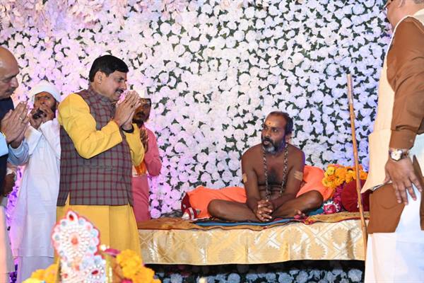‘जहाँ विज्ञान खत्म होता है, वहीं से शुरू होता है धर्म’: दादा गुरु के प्रकटोत्सव में बोले मुख्यमंत्री डॉ. मोहन यादव