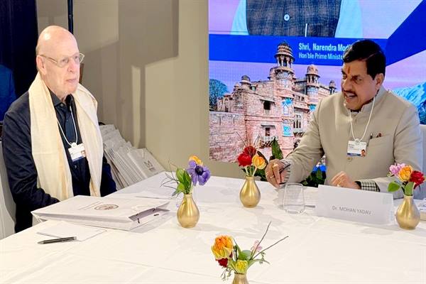 दावोस में बोले सीएम डॉ. मोहन यादव: ‘ग्लोबल स्पोर्ट्स हब’ बनेगा मध्यप्रदेश; मैनचेस्टर यूनाइटेड के साथ फुटबॉल विकास पर बनी सहमति