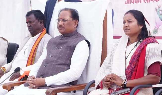 मुख्यमंत्री श्री विष्णु देव साय ने बच्चों से किया संवाद, बताया सफलता का मार्ग