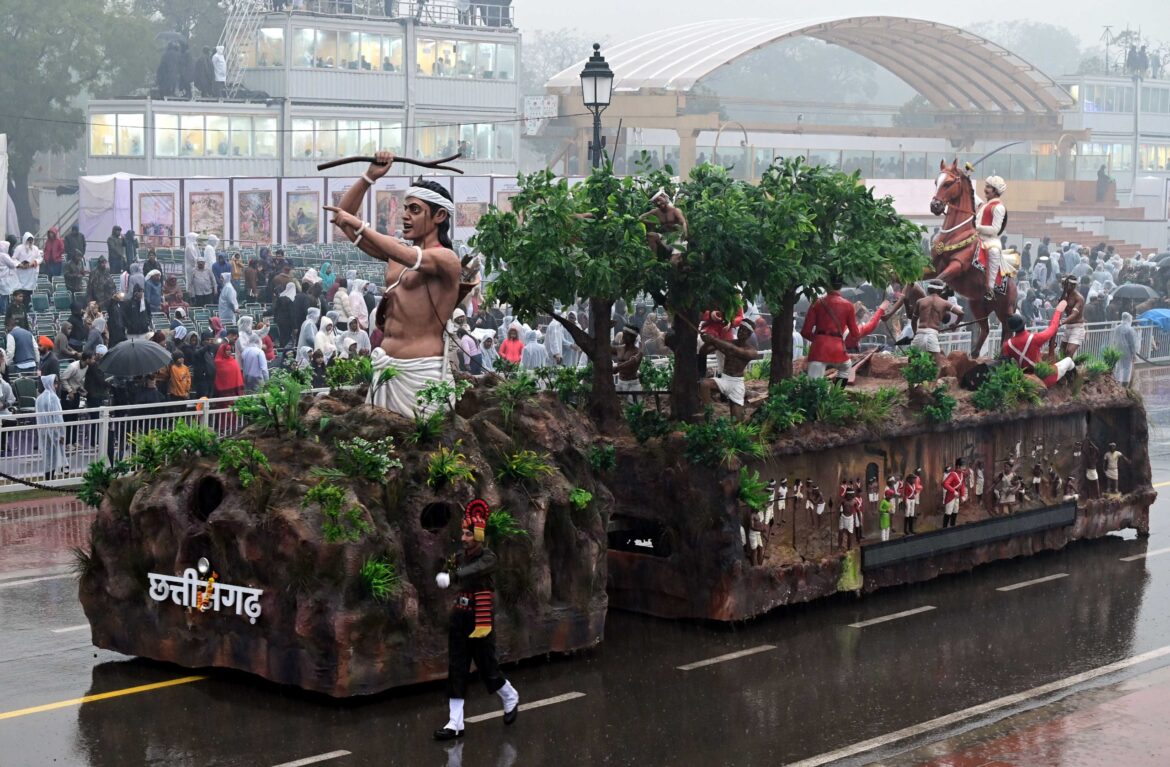 देश के पहले जनजातीय डिजिटल संग्रहालय की थीम पर कर्तव्य पथ पर सजी छत्तीसगढ़ की झांकी: फुल ड्रेस रिहर्सल में छत्तीसगढ़ की झांकी ने दिखाई जनजातीय संस्कृति की जीवंत झलक