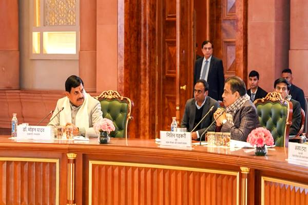 सिंहस्थ-2028 के लिए एमपी में सड़कों का बिछेगा जाल: केंद्रीय मंत्री गडकरी ने दिसंबर 2027 तक कार्य पूर्ण करने के दिए निर्देश