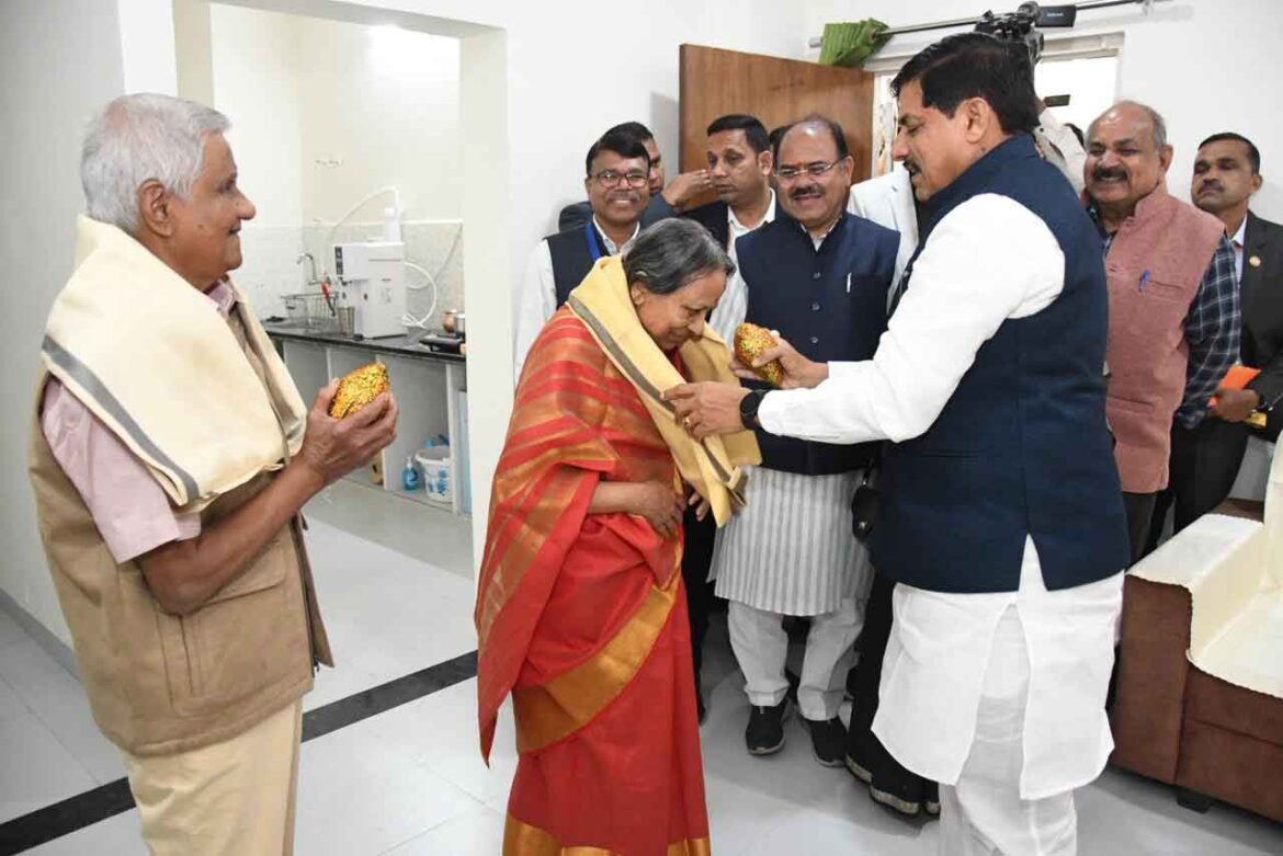 मुख्यमंत्री डॉ. मोहन यादव ने किया “संध्या छाया” वृद्धाश्रम का लोकार्पण; 54 लाख से अधिक पेंशनभोगियों के खातों में करोड़ों की राशि ट्रांसफर