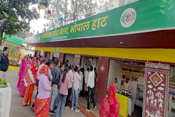 भोपाल हाट में ‘आजीविका ग्रीन मेले’ का आगाज: महिला स्व-सहायता समूहों के केमिकल-फ्री उत्पादों की धूम